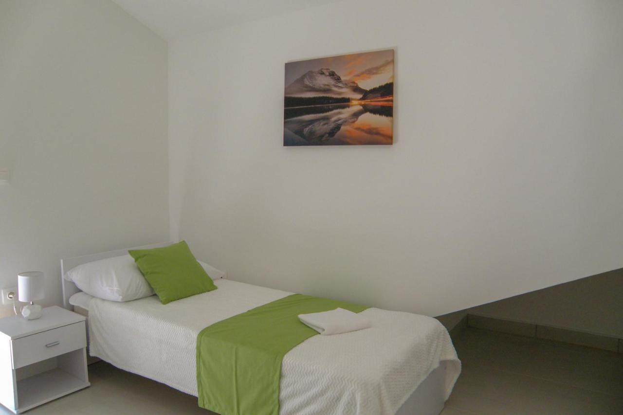 Lada Apartmani Novalja Extérieur photo