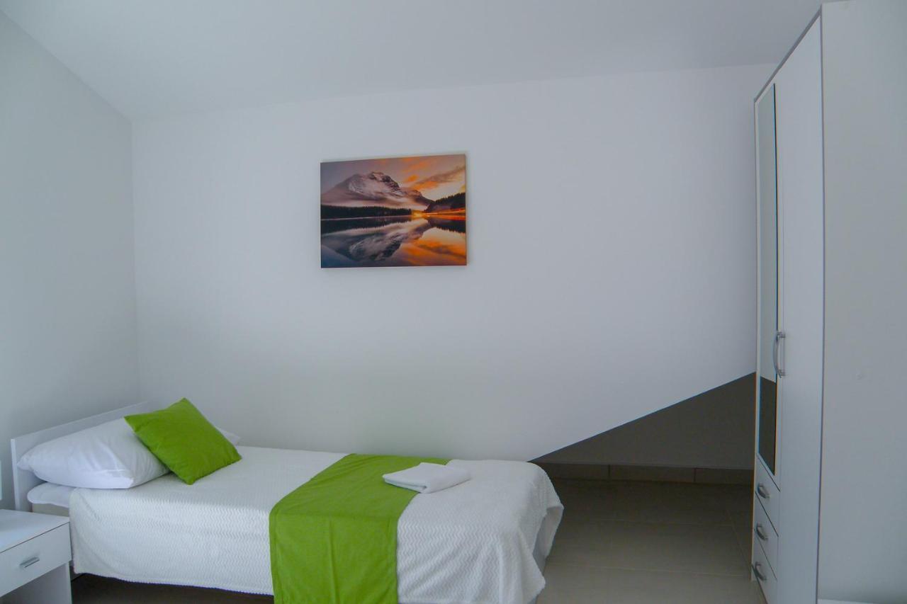 Lada Apartmani Novalja Extérieur photo